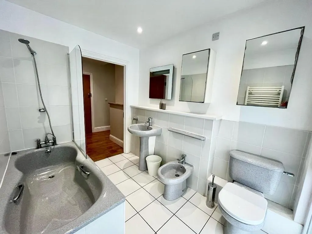 Appartement London Modern Flat Near Transports
